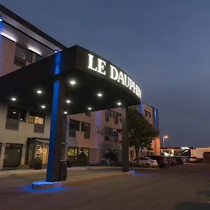 *** Hotel & Le Dauphin Canada