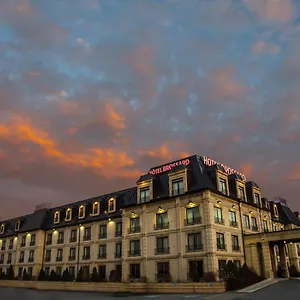 Hotel Brossard 3*, Brossard Canadá